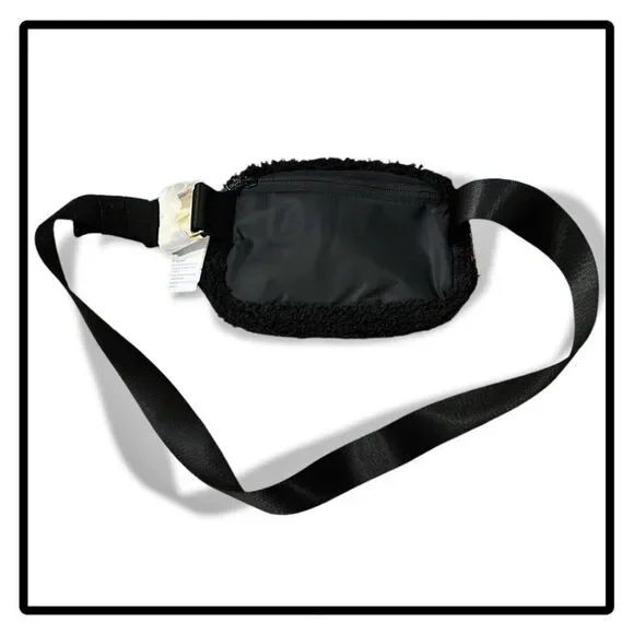 NWT Lululemon Everywhere Belt Bag Fleece Black - Picture 4 of 15